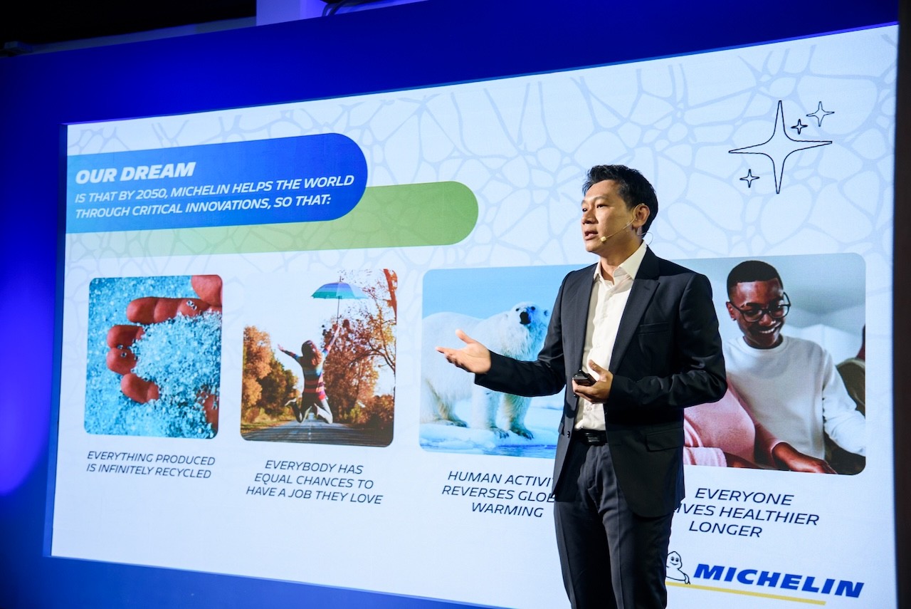 3-michelin-khong-ngung-doi-moi-sang-tao-phat-trien-ben-vung-va-dinh-huong-lay-con-nguoi-lam-trong-tam-cung-song-hanh-1761787674.jpg