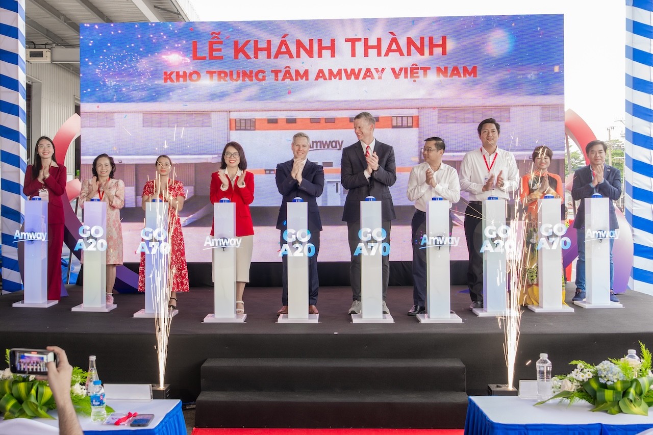 2-amway-chinh-thuc-khanh-thanh-kho-trung-tam-tai-tphcm-1763470859.jpg