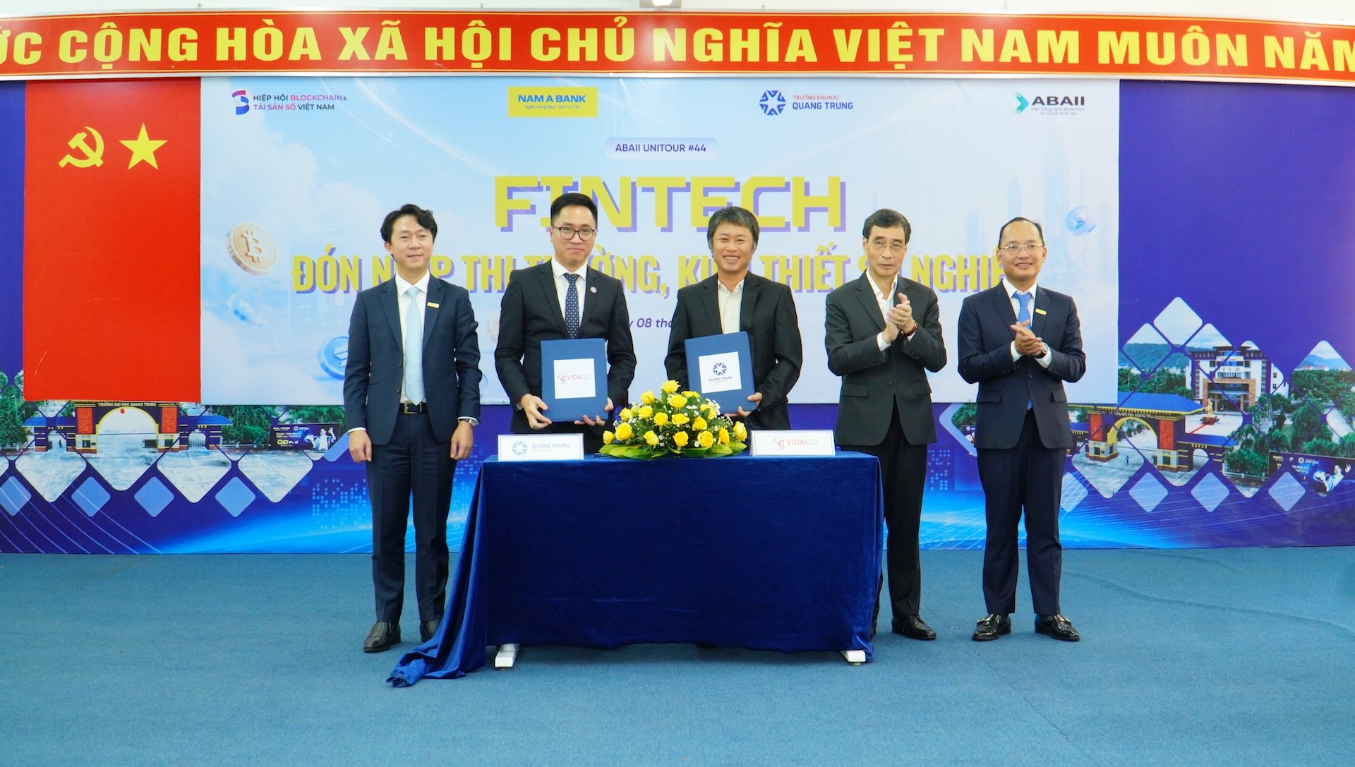 vidaco-va-truong-dai-hoc-quang-trung-thuc-hien-nghi-thuc-ky-ket-hop-tac-tai-chuong-trinh-1778218285.JPG