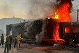 Xe đầu kéo bốc cháy dữ dội, tài xế thoát chết trong gang tấc