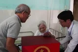 Cụ bà 116 tuổi ở Đà Nẵng tự tay bỏ phiếu bầu cử tại nhà