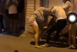 VIDEO: Hai nhóm phụ nữ đánh nhau, nhiều người vây quanh quay clip