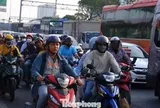 Ùn ùn rời thành phố nghỉ lễ, cửa ngõ TPHCM đông nghịt từ sáng sớm