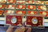 Giá vàng miếng SJC và vàng nhẫn tiếp tục lao dốc