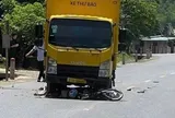 Va chạm với xe thư báo, 2 người đi xe máy thương vong