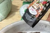 Đột kích 3 địa điểm, công an phát hiện đường dây sản xuất cà phê giả, tịch thu gần 600 kg bột cùng hàng nghìn bao bì