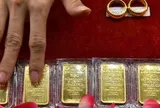 Vàng miếng SJC, vàng nhẫn "thủng" mốc 160 triệu đồng/lượng