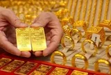 Giá vàng hết thời tăng điên cuồng, những người mua 'đu đỉnh' thua lỗ thế nào?