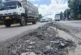 Sau vài trận mưa, quốc lộ 3.600 tỉ đồng lại hư hỏng nặng