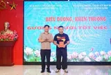 Khen thưởng thanh niên dũng cảm khống chế đối tượng dùng dao tấn công phụ nữ