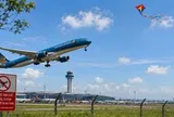 Thả diều gần sân bay Nội Bài, uy hiếp an toàn bay: Quy định xử phạt thế nào?