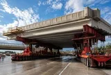 Phát hiện những "cỗ xe khổng lồ" âm thầm dịch chuyển các khối bê tông vào đúng vị trí, sau 12 tiếng một công trình giao thông huyết mạch được hình thành