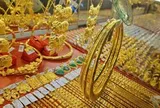 Tối ngày 10/6, giá vàng lao dốc mạnh