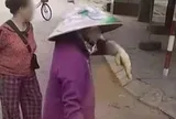 Tài xế dừng xe đón khách ở Sầm Sơn, 2 phụ nữ ra gõ cửa thu tiền: Chính quyền nói gì?