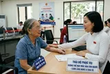 Nhất quyết yêu cầu cụ bà hơn 90 tuổi đến phường: Không thể máy móc hóa con người!
