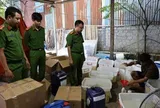 Cận cảnh xưởng sản xuất sữa tắm, dầu gội giả tại Ninh Bình, thu giữ gần 30.000 sản phẩm: Khởi tố Phạm Thị Thảo SN 1993 và Lương Văn Khải SN 2007