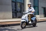 "Xe tay ga quốc dân" Honda Vision sắp gặp đối thủ lớn: Động cơ eSP, có phanh ABS, cùng nhà Honda mà giá rẻ không tưởng!