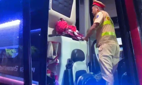 CLIP: Bên trong xe khách “nhồi người như nêm” qua Quốc lộ 1, Đồng Nai