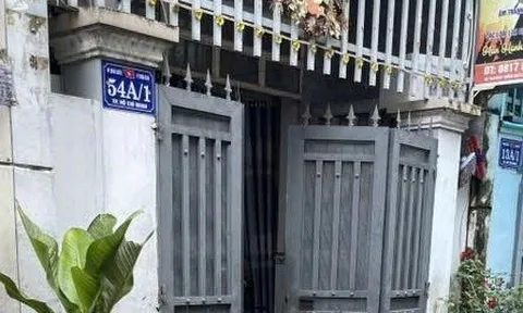 Điều tra vụ người phụ nữ nằm thoi thóp trước nhà với vết máu ở cổ