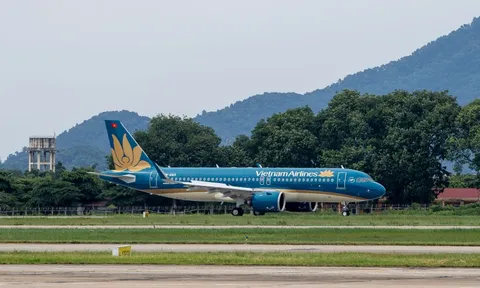 Hàng loạt chuyến bay phải huỷ, hoãn do ảnh hưởng bão số 13 0