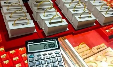 Người phụ nữ bỏ gần 500 triệu để mua vàng nhưng nhân viên nhất quyết báo cảnh sát, giao dịch bị gián đoạn