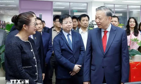 Tổng Bí thư Tô Lâm thăm, chúc Tết cán bộ, phóng viên VTV và VOV