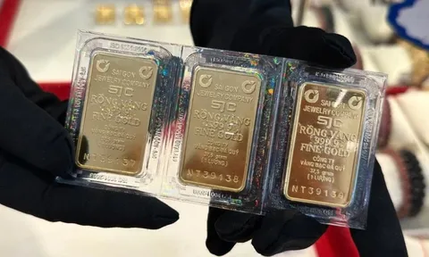 Thấy gì về giá vàng bạc thời gian qua?