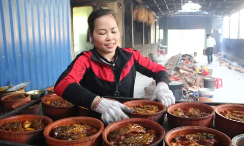 Cá kho làng Vũ Đại đỏ lửa xuyên Tết, mỗi gia đình thu hơn nửa tỷ đồng 0