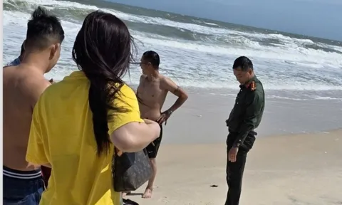 Đại úy Công an dũng cảm lao vào sóng dữ, cứu 2 cháu bé giữa biển động