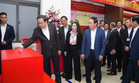 Chủ tịch Quốc hội Trần Thanh Mẫn kiểm tra công tác chuẩn bị bầu cử tại Hải Phòng