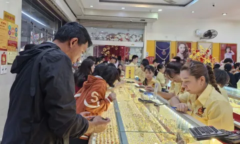 Mỗi khách được mua tối đa 5 chỉ vàng nhẫn trong ngày vía Thần Tài 0