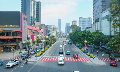 Chủ tịch TP.HCM yêu cầu chấm dứt tổ chức sự kiện tràn lan trên đường Lê Lợi