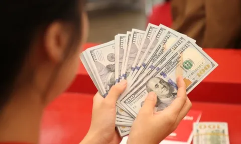Giá USD tự do bất ngờ tăng lên gần 26.900 đồng