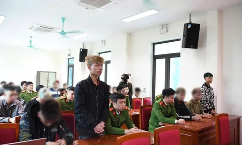 Chặn xe, chém đứt lìa tay người đi đường