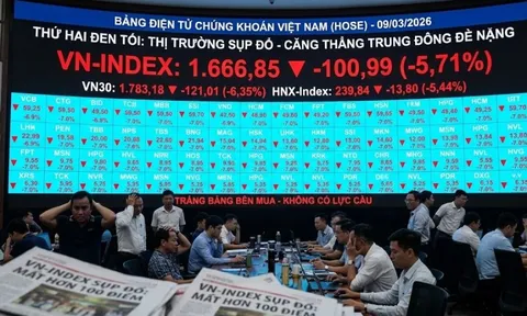 Giá dầu tăng sốc, VN-Index bốc hơi hơn 100 điểm ngay khi mở cửa