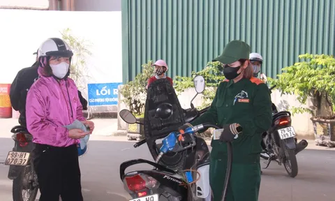 Dẹp điểm bán xăng tự phát, người dân không còn mua tích trữ
