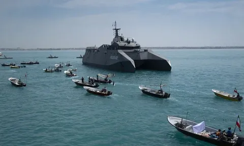 Không chỉ tàu thuyền, một thứ quan trọng khác đang âm thầm “trốn thoát” khỏi eo biển Hormuz