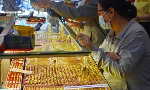 Giá vàng hôm nay 13-3: Vàng thế giới giảm sâu 112 USD