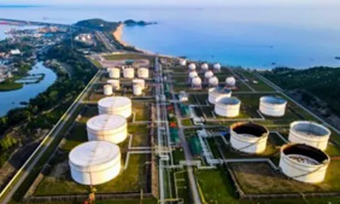 Ứng phó với xăng dầu, doanh nghiệp cam kết khó mấy cũng không để hụt nguồn cung