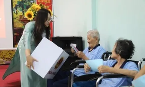 Thùng phiếu lưu động giúp người yếu thế thực hiện quyền bầu cử