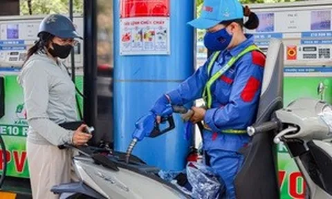 Quỹ bình ổn giá xăng dầu đủ hỗ trợ trong 15 ngày, Bộ Công Thương nêu đề xuất