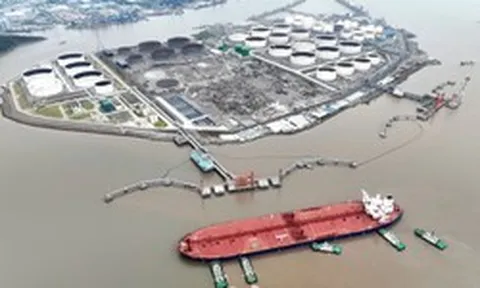 Tăng tích trữ dầu thô rồi "găm' lại không dùng - nước cờ khó đoán của Trung Quốc