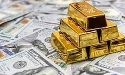 Giá vàng thế giới lao thẳng xuống mốc 4.700 USD/ounce