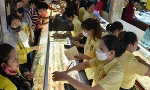 Giá vàng hôm nay, 21-3: Vàng thế giới "bốc hơi" 244 USD