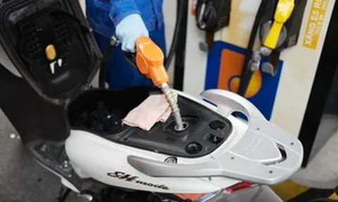 Chỉ được điều chỉnh giá xăng dầu khi tăng trên 15%