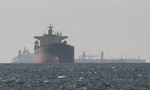 Mỹ bất ngờ nới lệnh trừng phạt, Iran lập tức tuyên bố: Chúng tôi chẳng còn giọt dầu thừa nào để bán