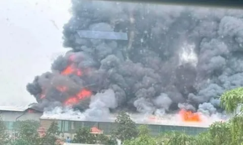 Hoả hoạn tại nhà xưởng ở Hưng Yên, khói đen bốc cao ngùn ngụt