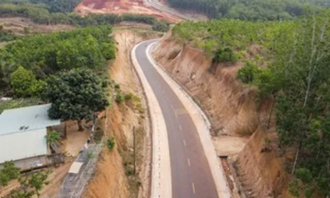 Thêm vụ hạ cốt nền khiến nhà dân cheo leo ở Đồng Nai: Ban Quản lý dự án Phú Riềng giải trình ra sao?