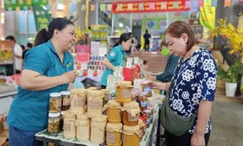 40% người Việt giảm chi tiêu, mua sắm đổi kiểu, doanh nghiệp chạy đua giữ khách