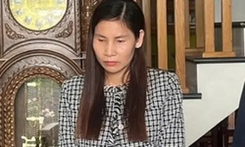 Thi hành lệnh khám xét, bắt tạm giam Mai Thị Minh